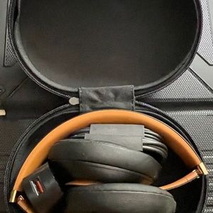 Beats Studio3 Wireless Over-Ear Headphones – The Beats Skyline Collection